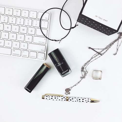 new york white and black click pen lipstick